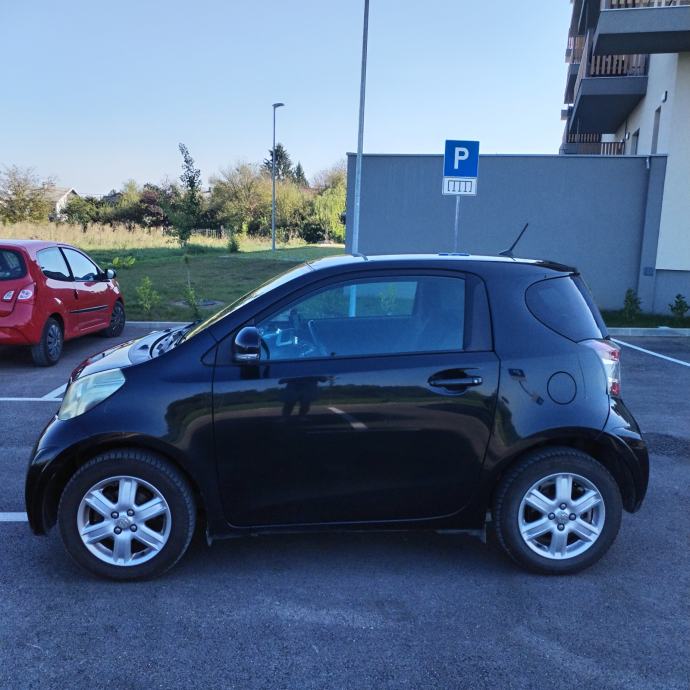 Toyota iQ 1,0 VVTi, 2010 god.
