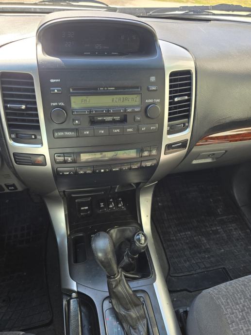 Toyota Land Cruiser 3,0 D-4D automatik reg godinu dana, fotografija 12