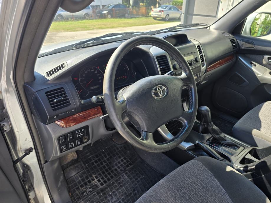 Toyota Land Cruiser 3,0 D-4D automatik reg godinu dana, fotografija 11