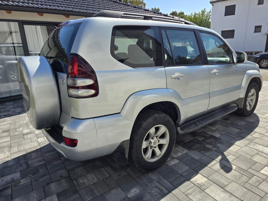 Toyota Land Cruiser 3,0 D-4D automatik reg godinu dana, fotografija 5