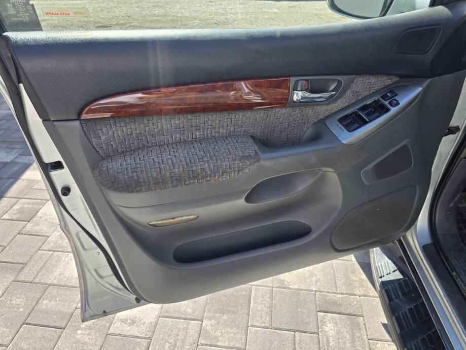 Toyota Land Cruiser 3,0 D-4D automatik reg godinu dana, fotografija 13