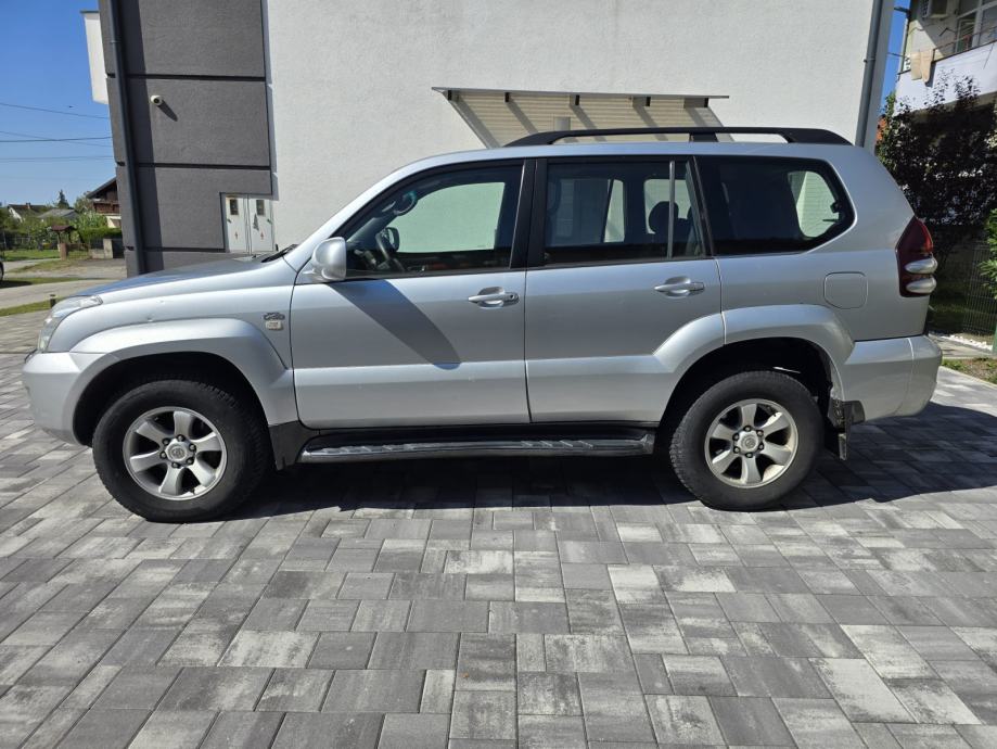 Toyota Land Cruiser 3,0 D-4D automatik reg godinu dana, fotografija 6