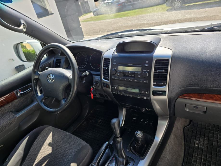 Toyota Land Cruiser 3,0 D-4D automatik reg godinu dana, fotografija 16