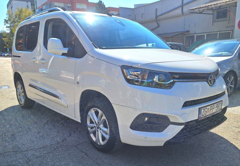 Toyota Proace 1.2i, tvor.jamstvo 2032g,automatik,130ks,kamera,PDC, fotografija 4