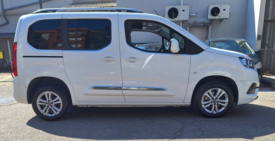 Toyota Proace 1.2i, tvor.jamstvo 2032g,automatik,130ks,kamera,PDC, fotografija 5