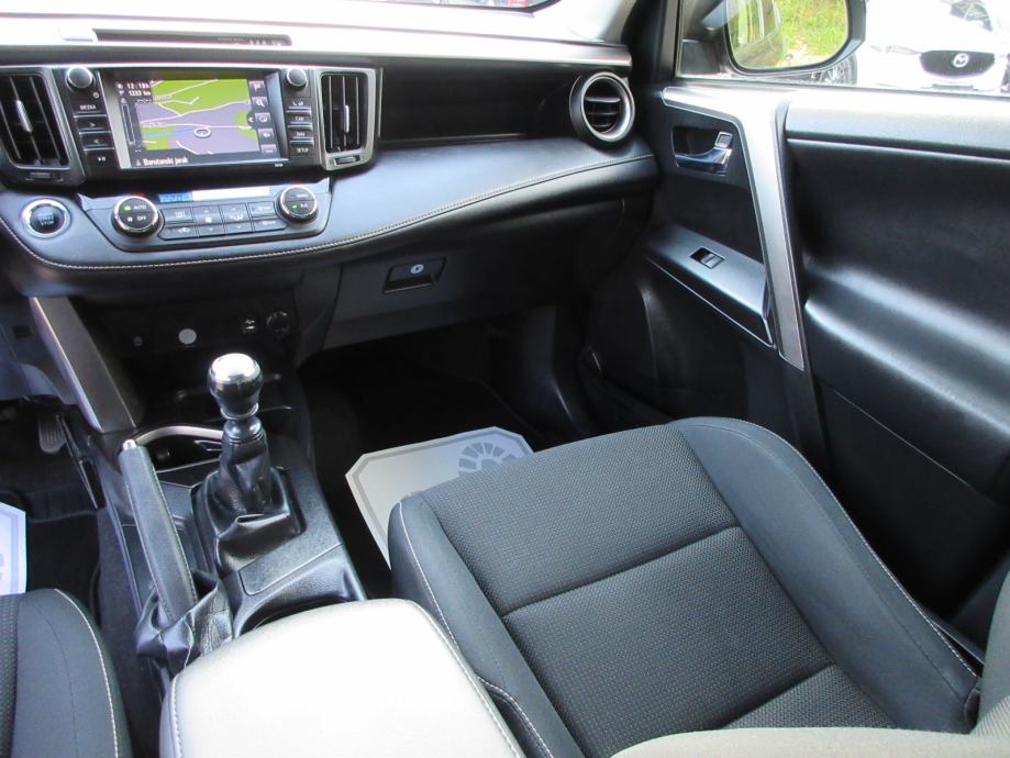 TOYOTA RAV4 2,0 D-4D NAVIGACIJA,KAMERA,TEMPOMAT,EL.PAKET,ALU 17 !!!, fotografija 20
