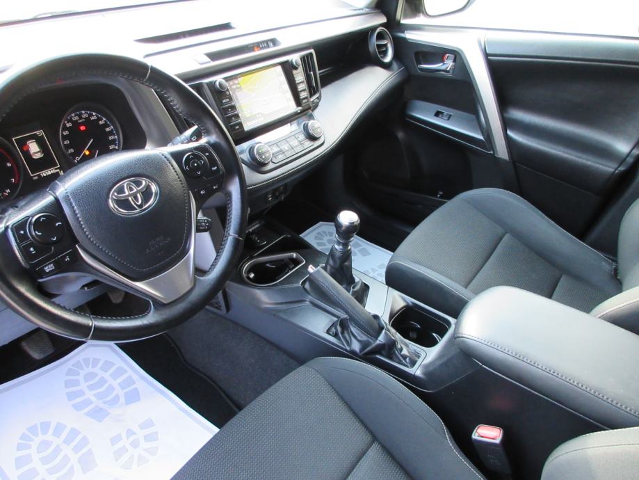 TOYOTA RAV4 2,0 D-4D NAVIGACIJA,KAMERA,TEMPOMAT,EL.PAKET,ALU 17 !!!, fotografija 13