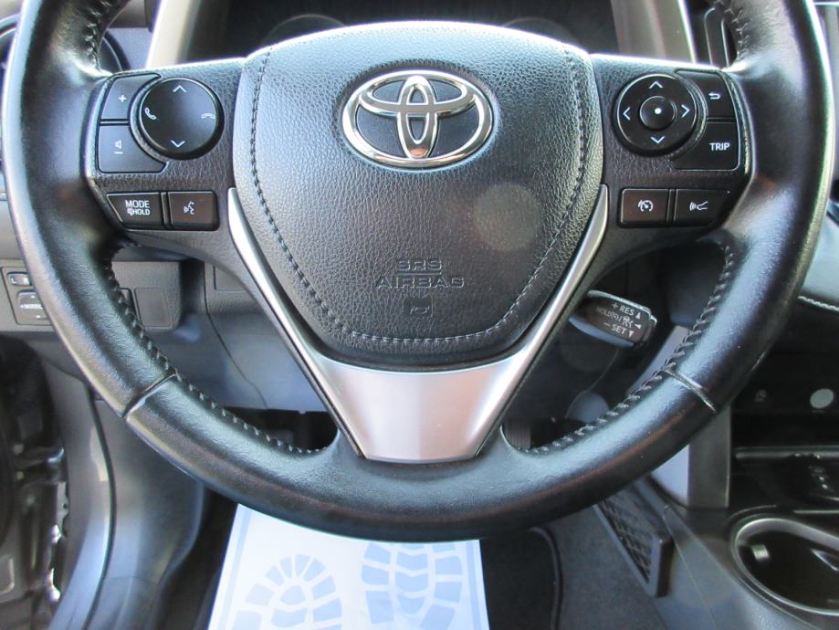 TOYOTA RAV4 2,0 D-4D NAVIGACIJA,KAMERA,TEMPOMAT,EL.PAKET,ALU 17 !!!, fotografija 17