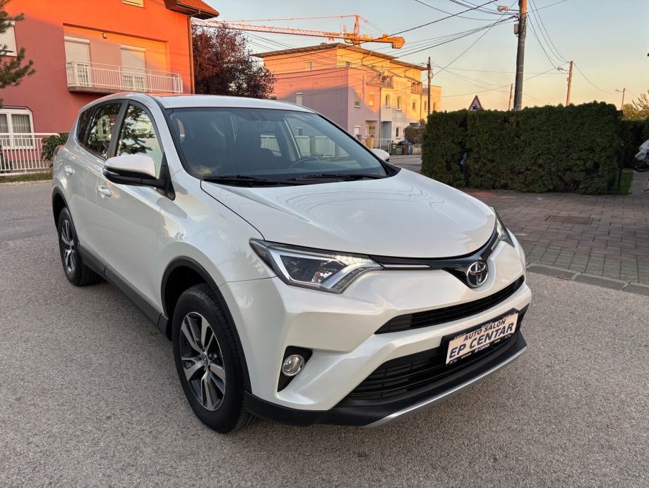 Toyota RAV4 2,0 D-4D Originalno stanje!, fotografija 4