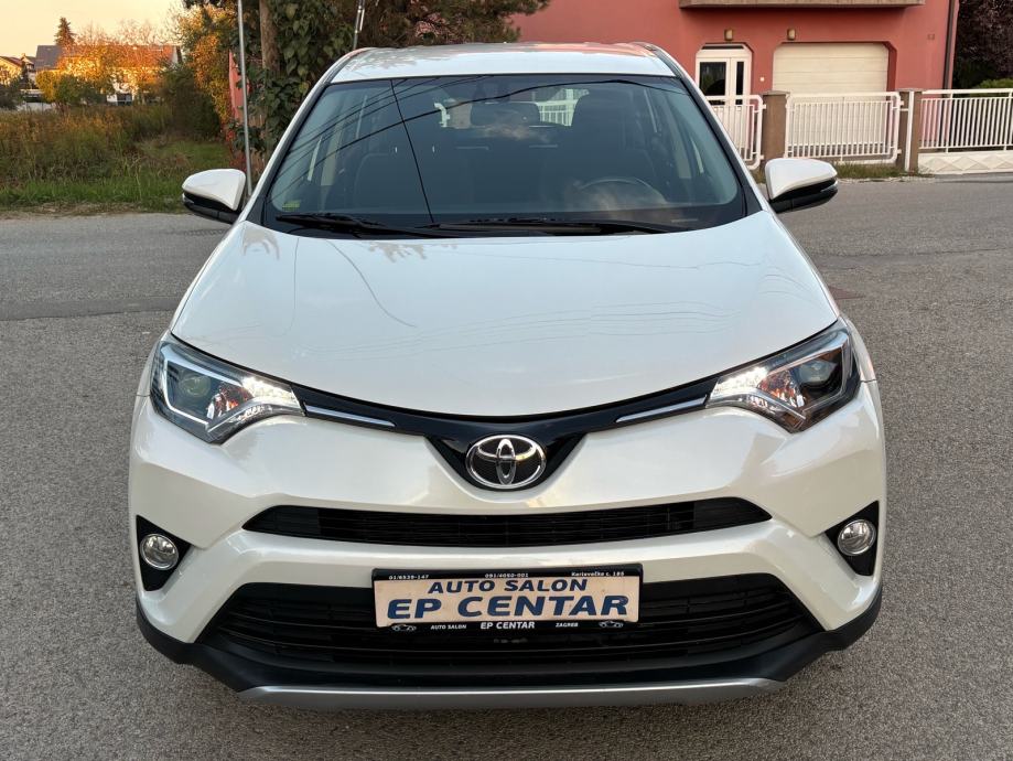 Toyota RAV4 2,0 D-4D Originalno stanje!, fotografija 3