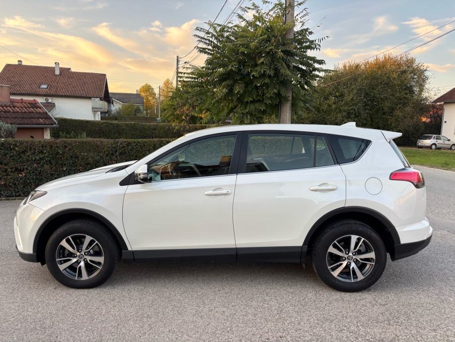 Toyota RAV4 2,0 D-4D Originalno stanje!, fotografija 6