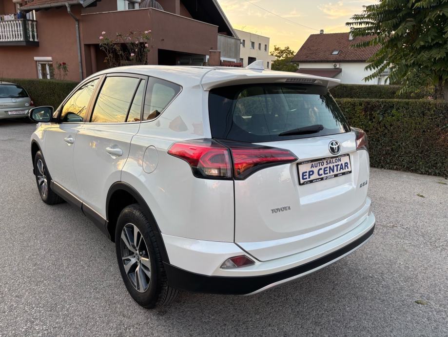 Toyota RAV4 2,0 D-4D Originalno stanje!, fotografija 7