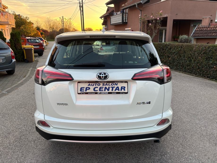 Toyota RAV4 2,0 D-4D Originalno stanje!, fotografija 8