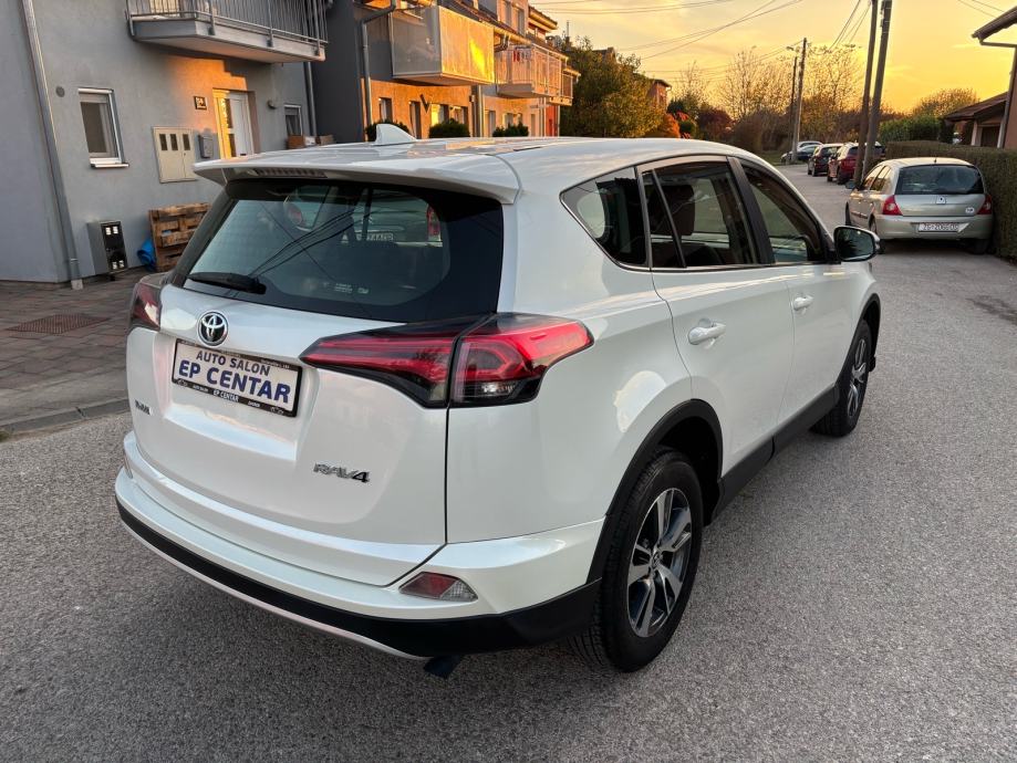 Toyota RAV4 2,0 D-4D Originalno stanje!, fotografija 9