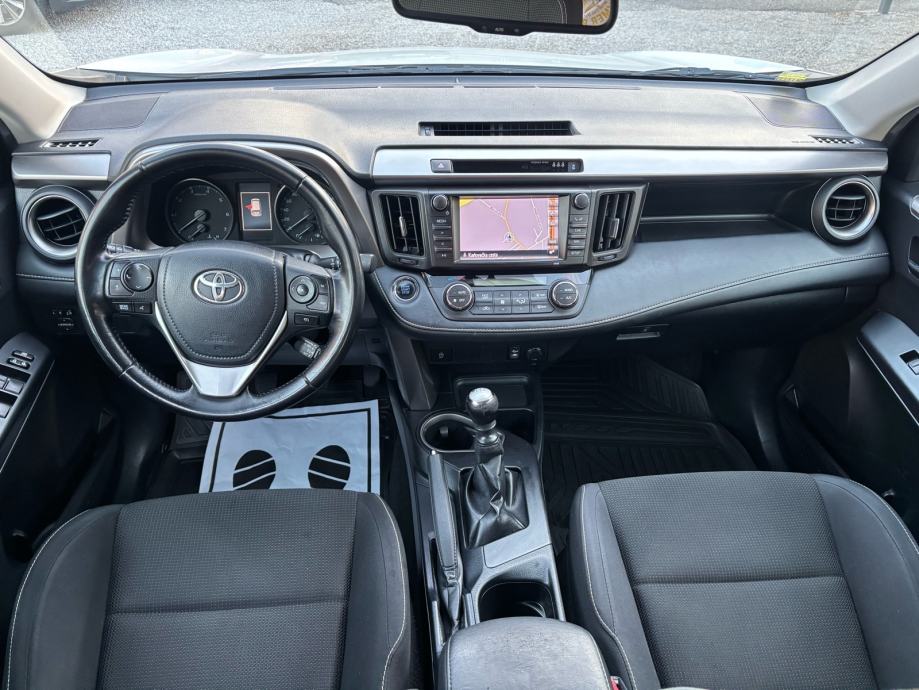 Toyota RAV4 2,0 D-4D Originalno stanje!, fotografija 11
