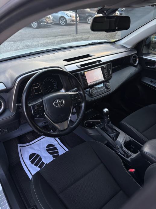 Toyota RAV4 2,0 D-4D Originalno stanje!, fotografija 10