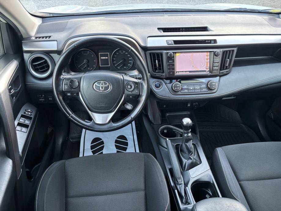 Toyota RAV4 2,0 D-4D Originalno stanje!, fotografija 12
