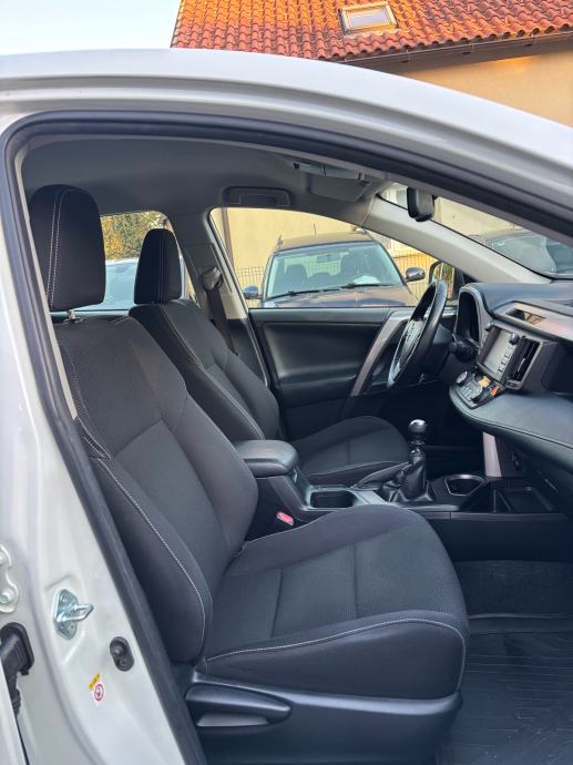 Toyota RAV4 2,0 D-4D Originalno stanje!, fotografija 14