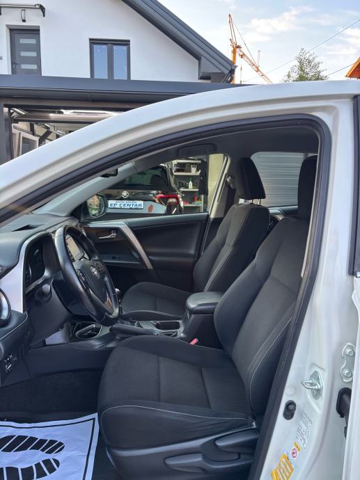 Toyota RAV4 2,0 D-4D Originalno stanje!, fotografija 13