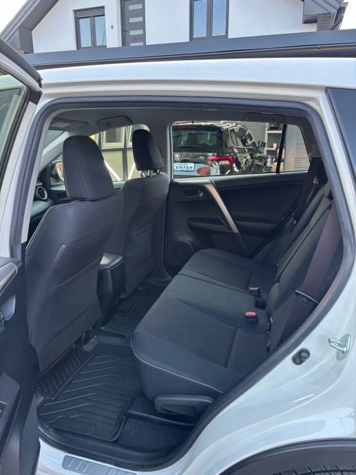 Toyota RAV4 2,0 D-4D Originalno stanje!, fotografija 16