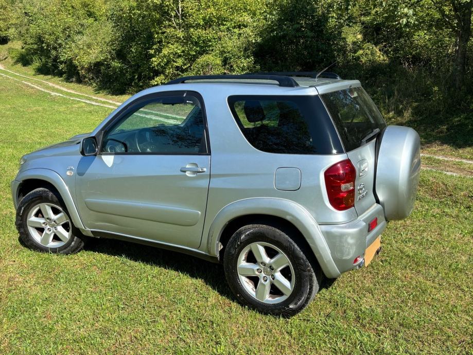 TOYOTA RAV4 3 VRATA 2,0 D-4D 4X4 (KRATKI), fotografija 3