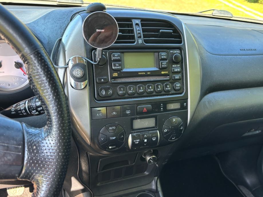 TOYOTA RAV4 3 VRATA 2,0 D-4D 4X4 (KRATKI), fotografija 6