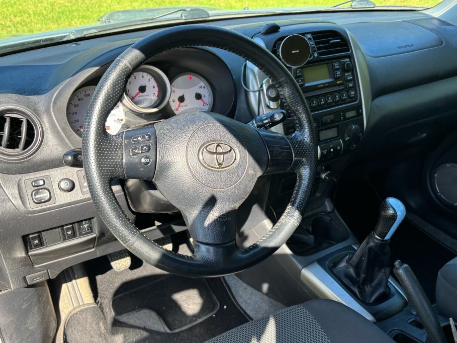 TOYOTA RAV4 3 VRATA 2,0 D-4D 4X4 (KRATKI), fotografija 7