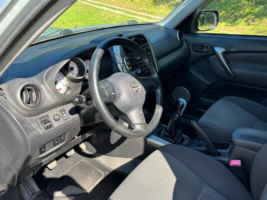 TOYOTA RAV4 3 VRATA 2,0 D-4D 4X4 (KRATKI), fotografija 10