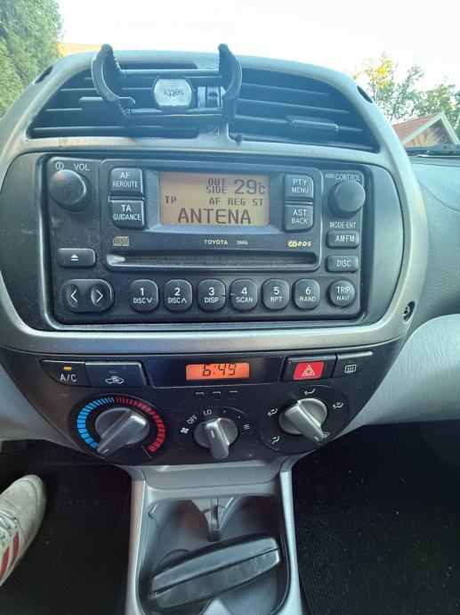 TOYOTA RAV4 2,0 D-4D UREDAN , REG. 07/2026, fotografija 13