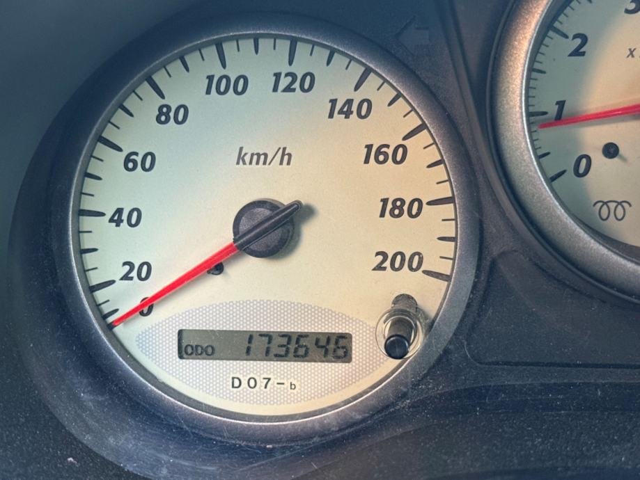 TOYOTA RAV4 2,0 D-4D UREDAN , REG. 07/2026, fotografija 12