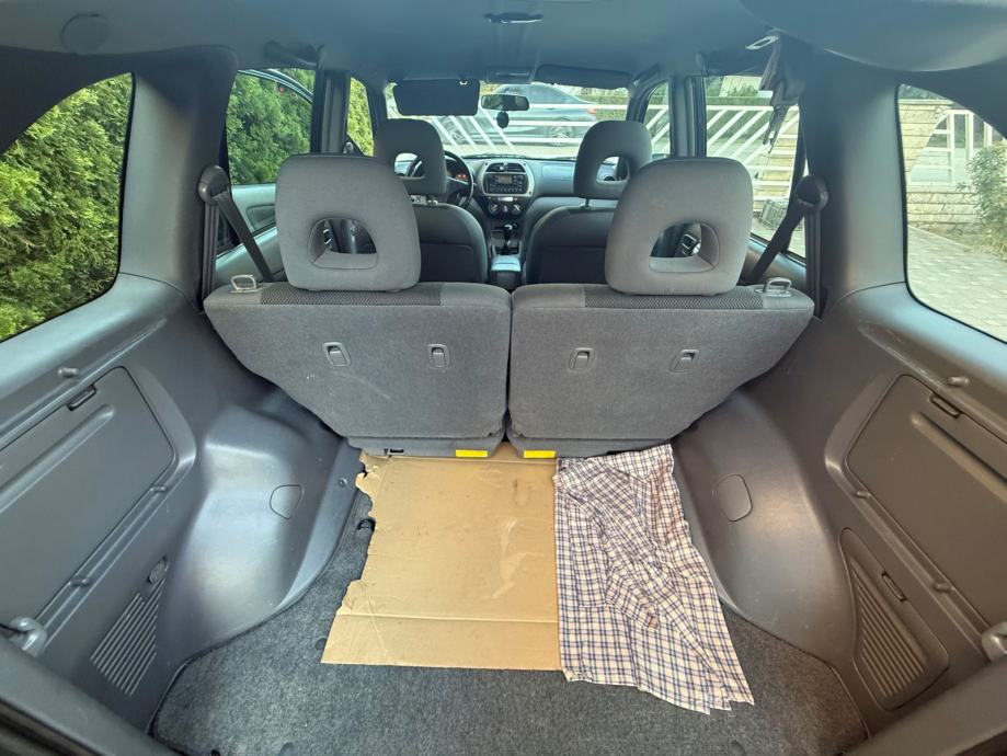 TOYOTA RAV4 2,0 D-4D UREDAN , REG. 07/2026, fotografija 16