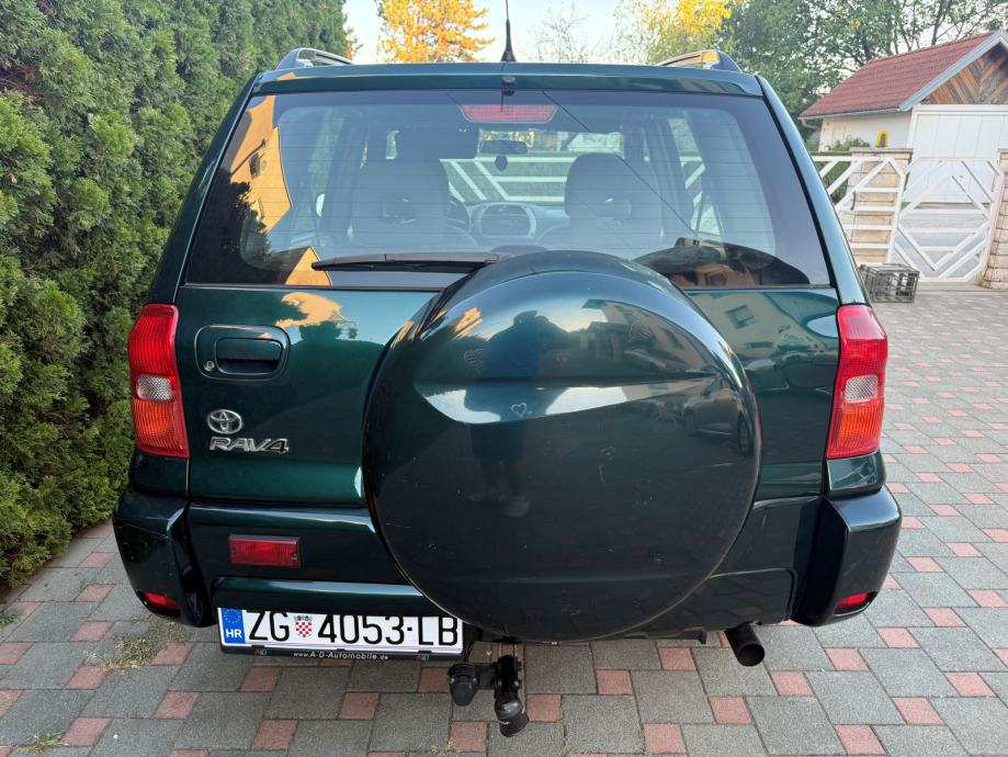 TOYOTA RAV4 2,0 D-4D UREDAN , REG. 07/2026, fotografija 8