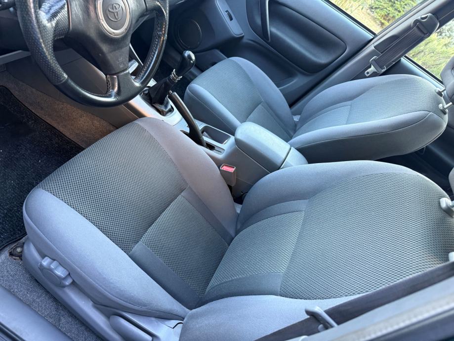 TOYOTA RAV4 2,0 D-4D UREDAN , REG. 07/2026, fotografija 10
