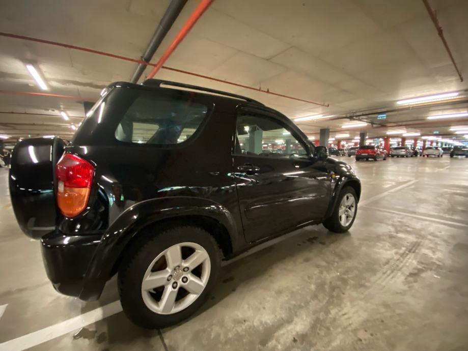 Toyota RAV4 2,0 D-4D, fotografija 3