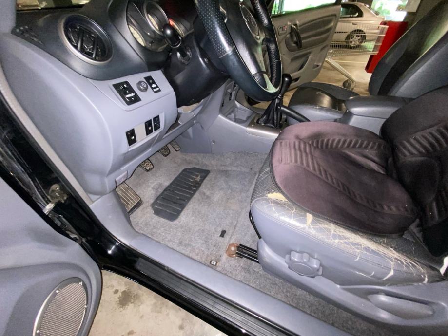 Toyota RAV4 2,0 D-4D, fotografija 15