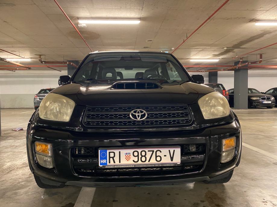 Toyota RAV4 2,0 D-4D, fotografija 2