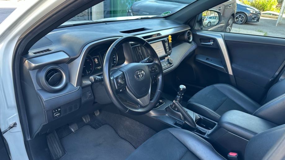Toyota RAV4 2,0 D-4D, fotografija 2