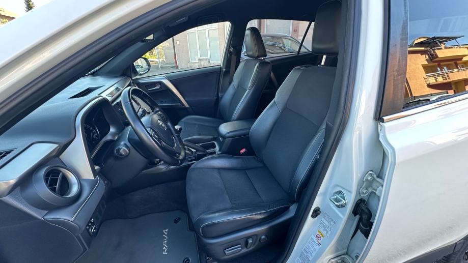 Toyota RAV4 2,0 D-4D, fotografija 8