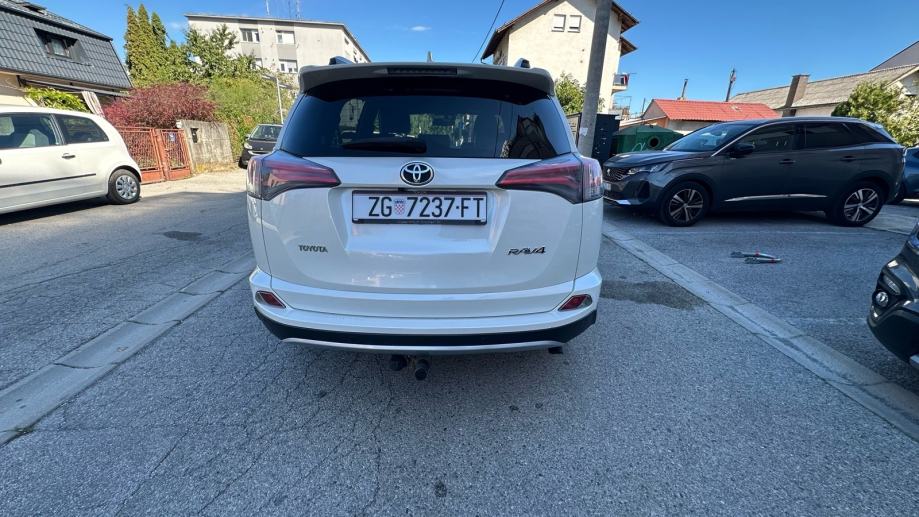 Toyota RAV4 2,0 D-4D, fotografija 9