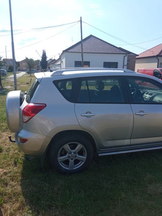 Toyota RAV4 2,0 D-4D, fotografija 2