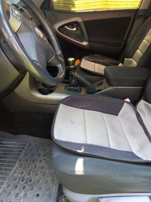 Toyota RAV4 2,0 D-4D, fotografija 3