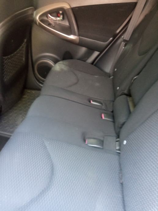 Toyota RAV4 2,0 D-4D, fotografija 5