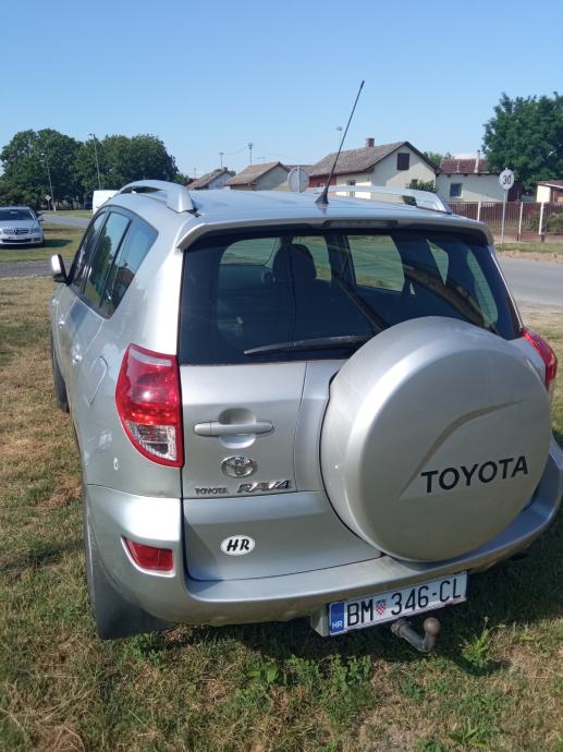 Toyota RAV4 2,0 D-4D, fotografija 4