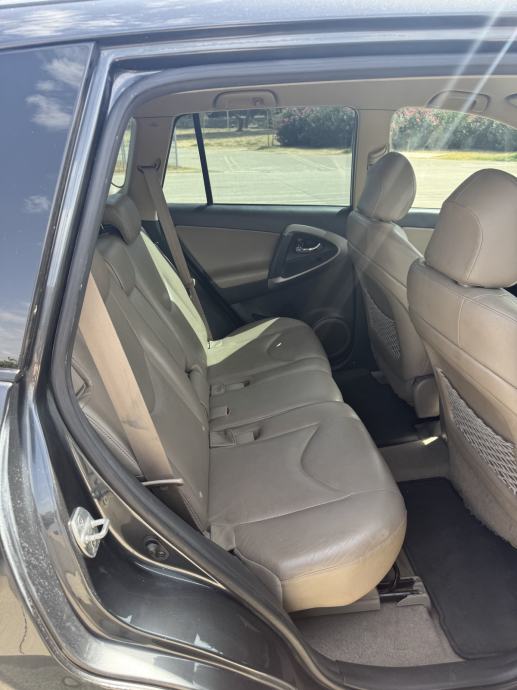 Toyota RAV4 2,0 VVT-i automatik (4X4), fotografija 12