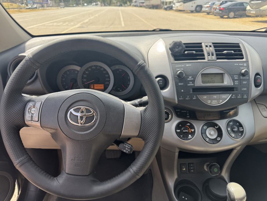 Toyota RAV4 2,0 VVT-i automatik (4X4), fotografija 15
