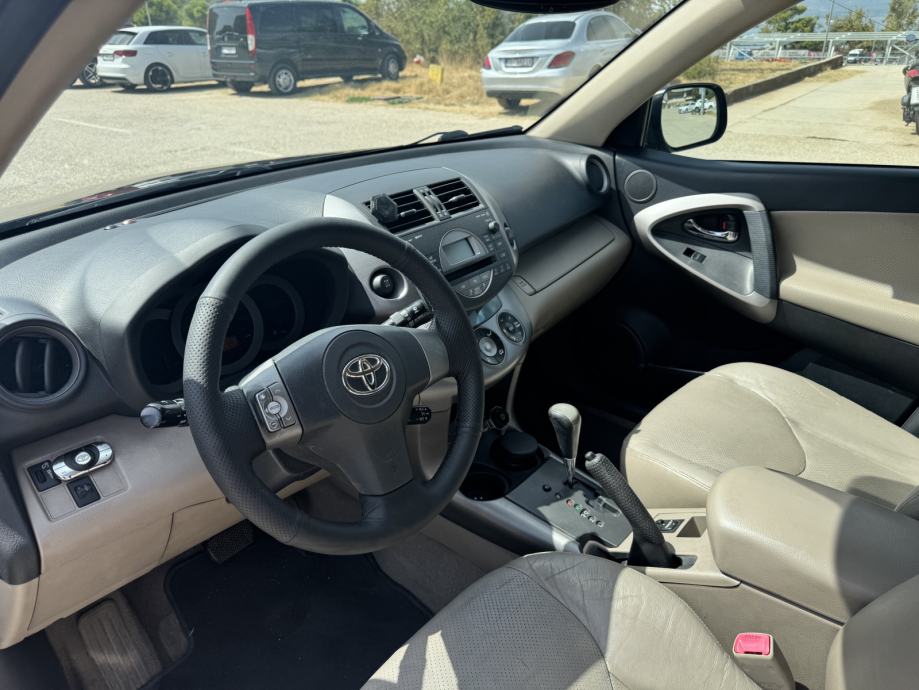 Toyota RAV4 2,0 VVT-i automatik (4X4), fotografija 8