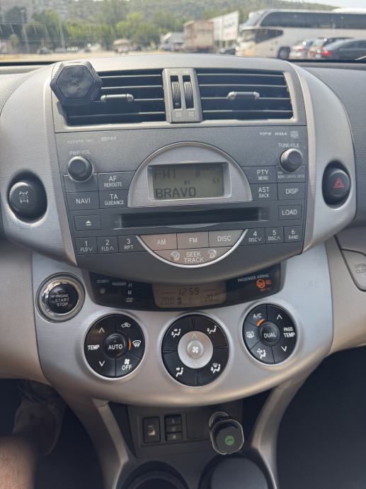 Toyota RAV4 2,0 VVT-i automatik (4X4), fotografija 14