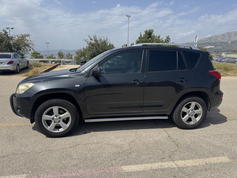 Toyota RAV4 2,0 VVT-i automatik (4X4), fotografija 4