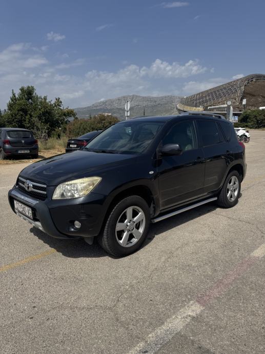 Toyota RAV4 2,0 VVT-i automatik (4X4), fotografija 3