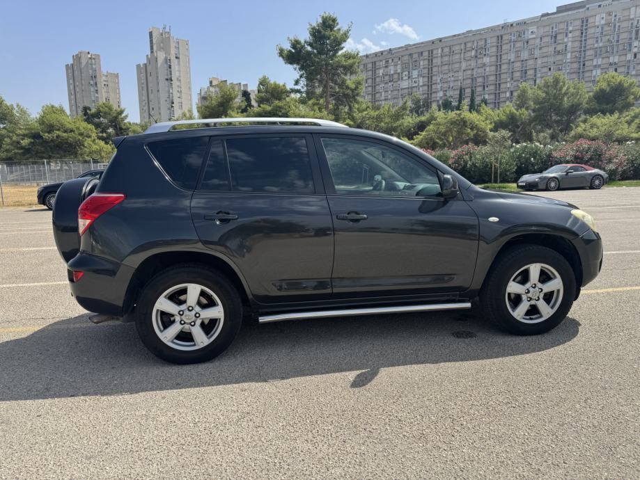 Toyota RAV4 2,0 VVT-i automatik (4X4), fotografija 5